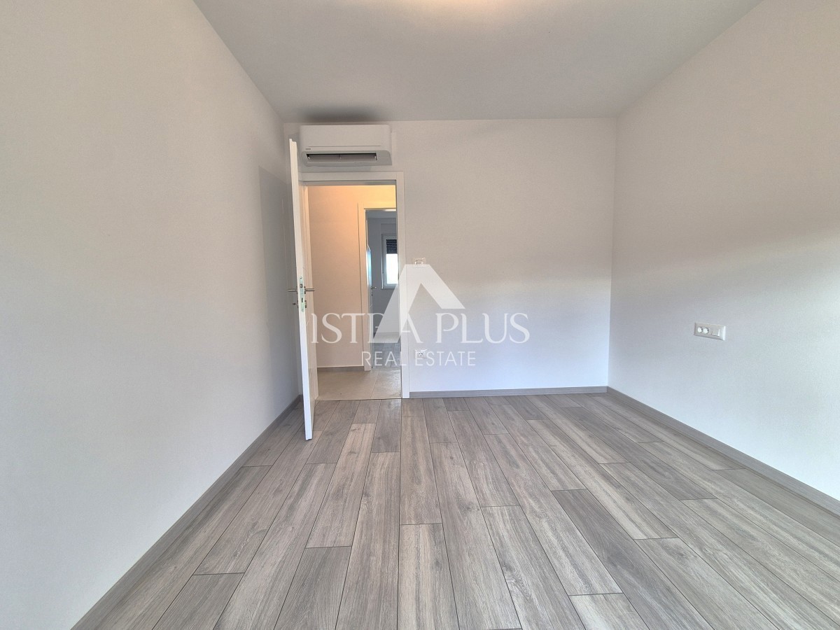 Istra, območje Poreča 1500m od morja - Stanovanje v novi stavbi z dvigalom - pritličje z dvoriščem