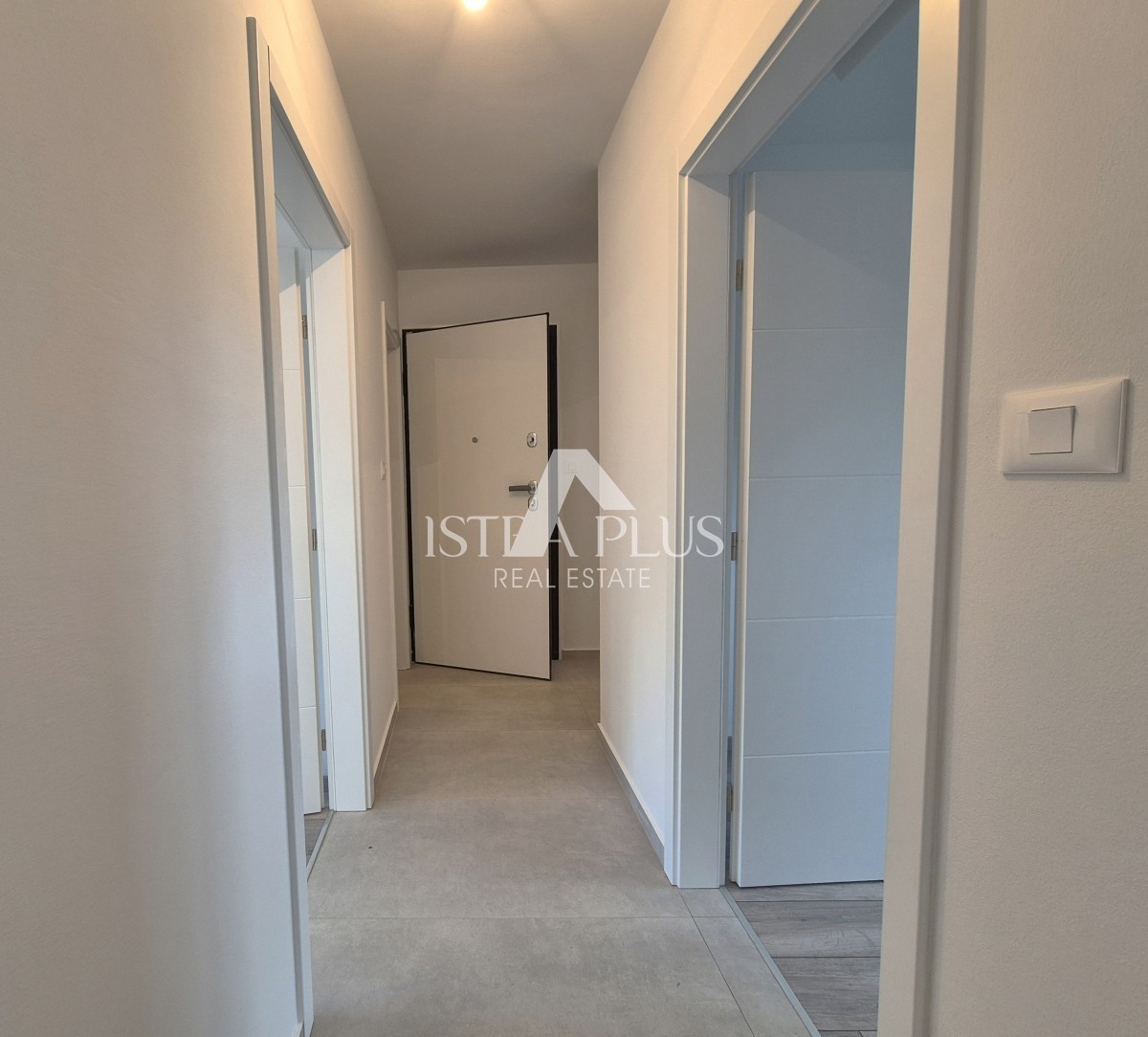 Istra, območje Poreča 1500m od morja - Stanovanje v novi stavbi z dvigalom - pritličje z dvoriščem