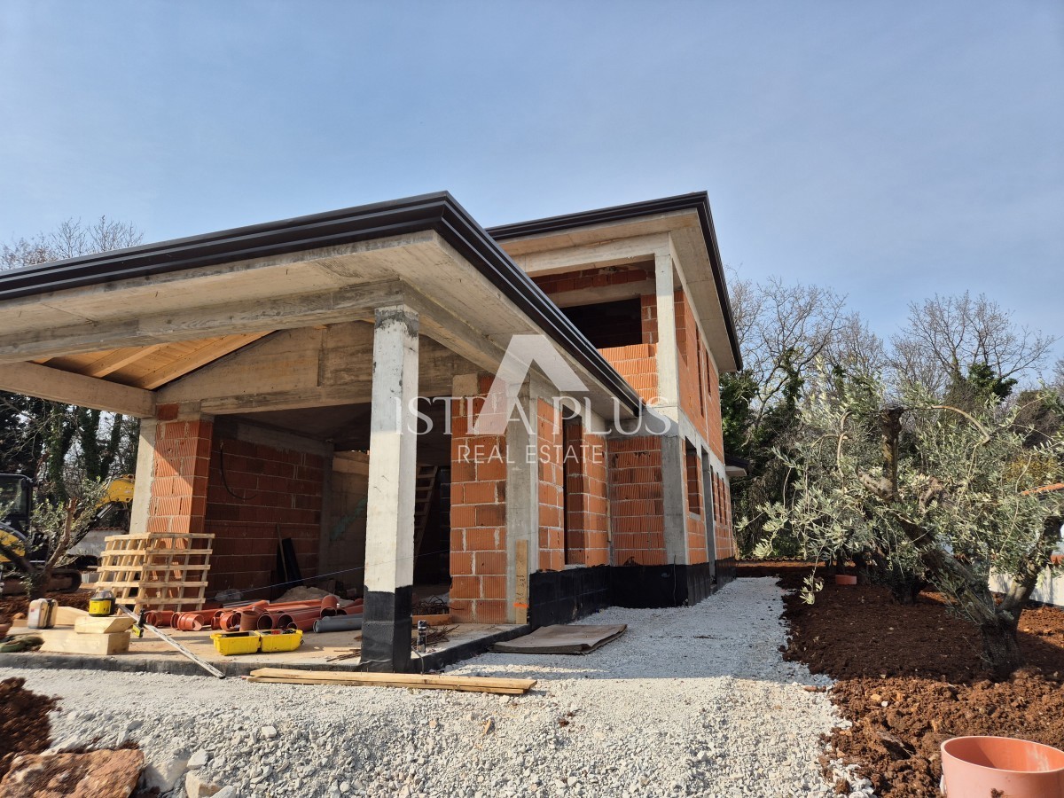 Istra, Poreč 6 km - Čudovita vila v mediteranskem slogu z bazenom, zelo mirna lokacija - v slepi ulici na robu građevinske zone!!!!