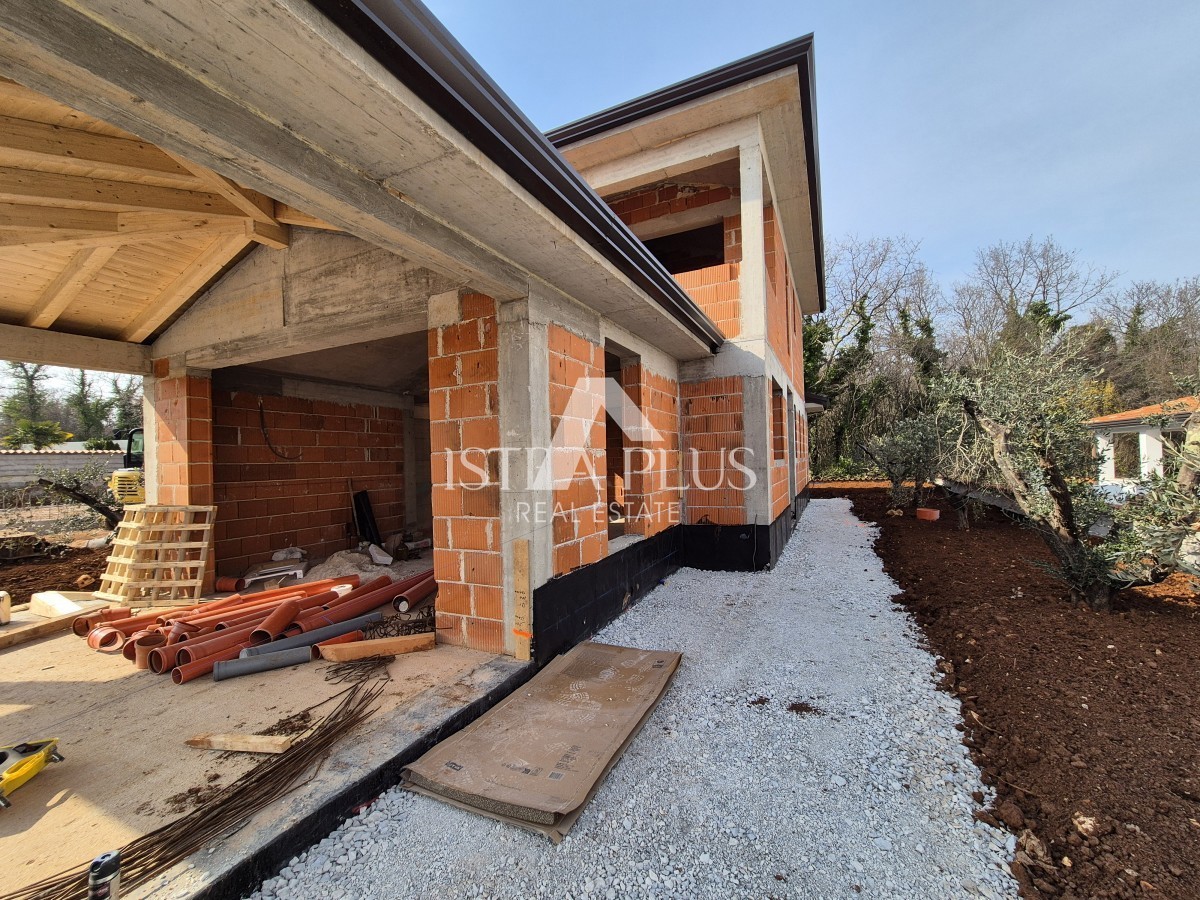 Istra, Poreč 6 km - Čudovita vila v mediteranskem slogu z bazenom, zelo mirna lokacija - v slepi ulici na robu građevinske zone!!!!