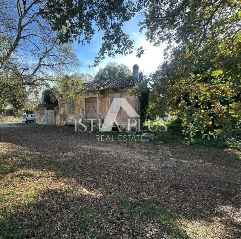 Istra, Tar-Vabriga - dve kamniti hiši za adaptacijo na veliki gradbeni parceli z investicijskim potencialom