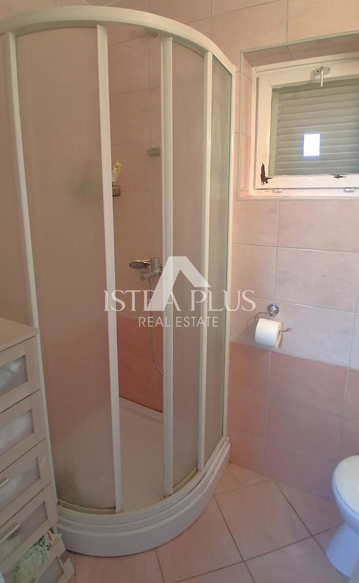 Prilika!! Červar-Porat - Apartma z 2 spalnicama 150 m od morja!!