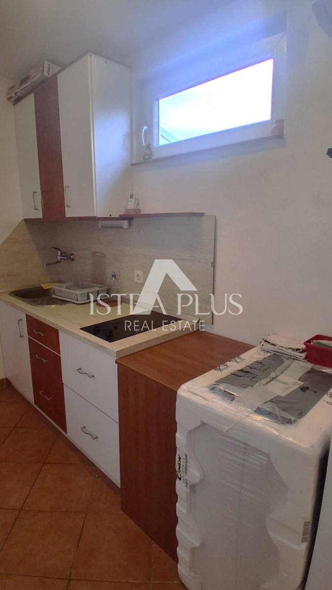 Prilika!! Červar-Porat - Apartma z 2 spalnicama 150 m od morja!!