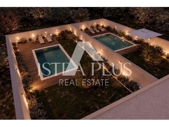 Stanovanje v novogradnji 2 km od morja – pritličje, dvorišče + bazen