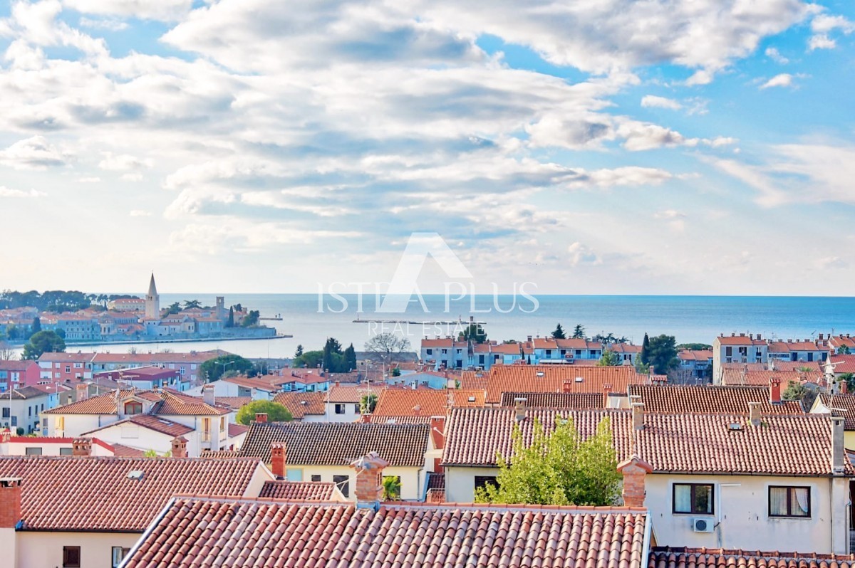 Ekskluziven penthouse s panoramo Poreča in morja, 5 spalnicami in garažo