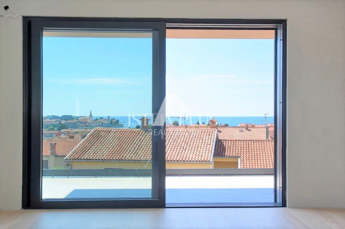 Ekskluziven penthouse s panoramo Poreča in morja, 5 spalnicami in garažo