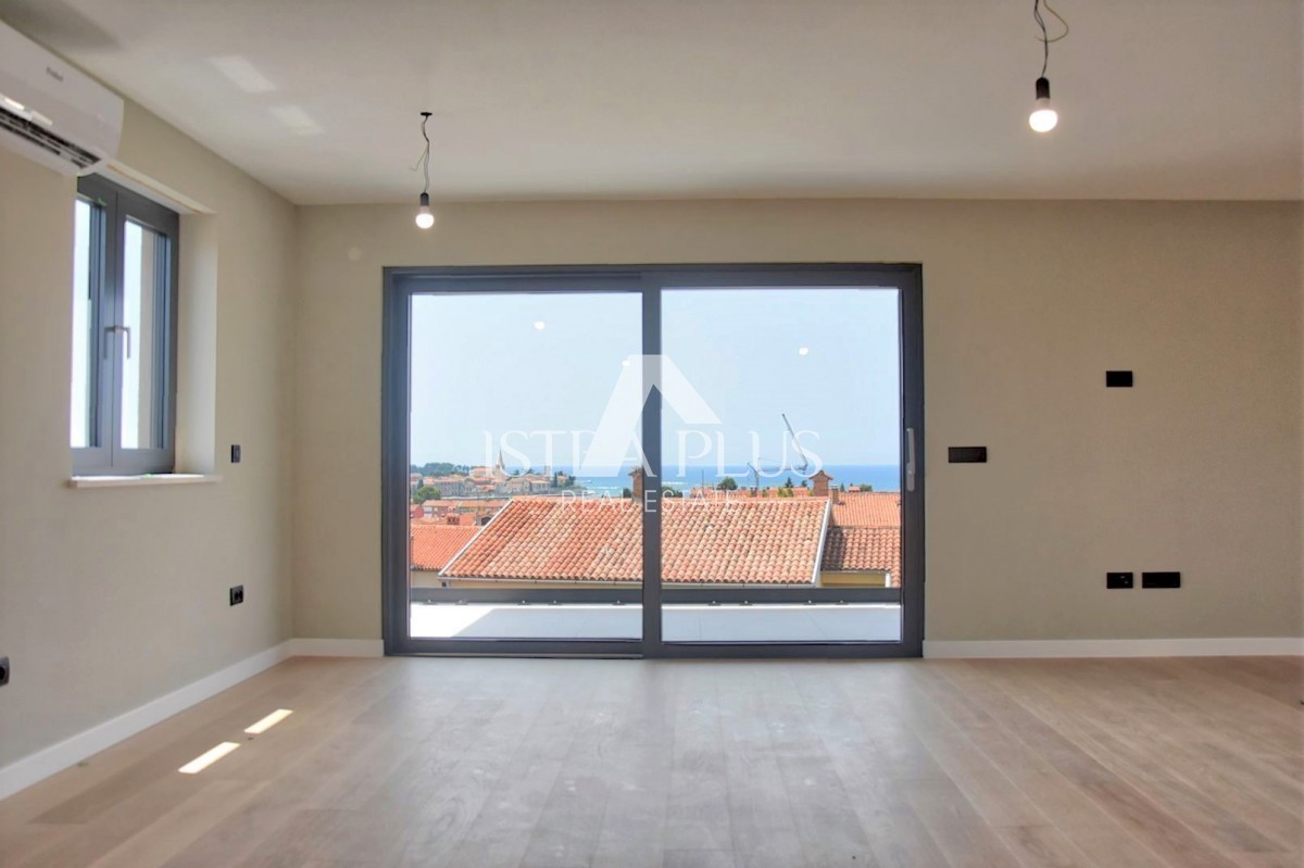 Ekskluziven penthouse s panoramo Poreča in morja, 5 spalnicami in garažo