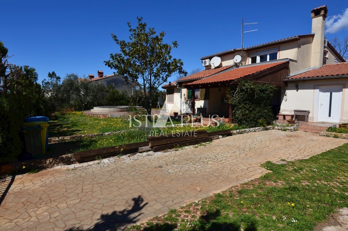 Samostojna hiša + stanovanje in garsonjera