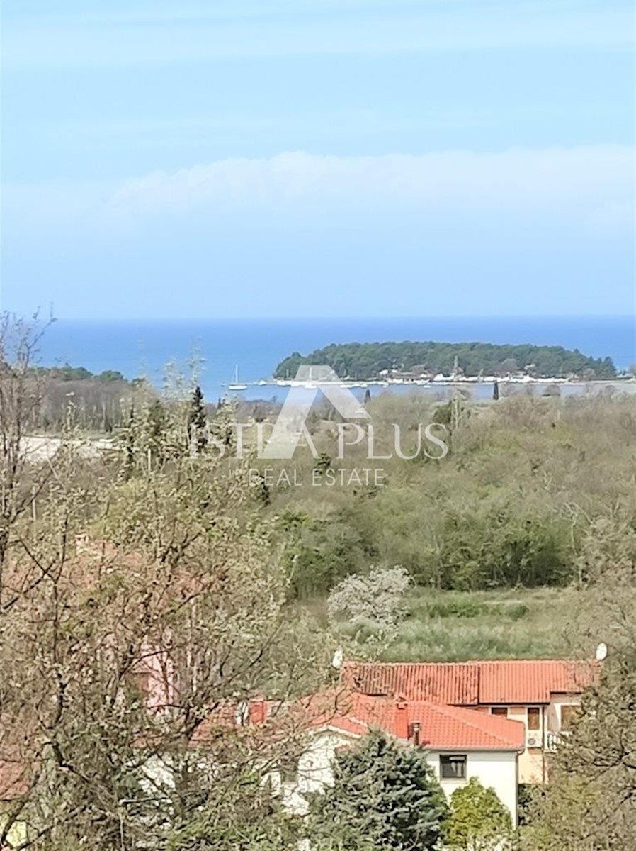 Hiša s tremi apartmaji in odprtim pogledom na morje, 2 km od morja!