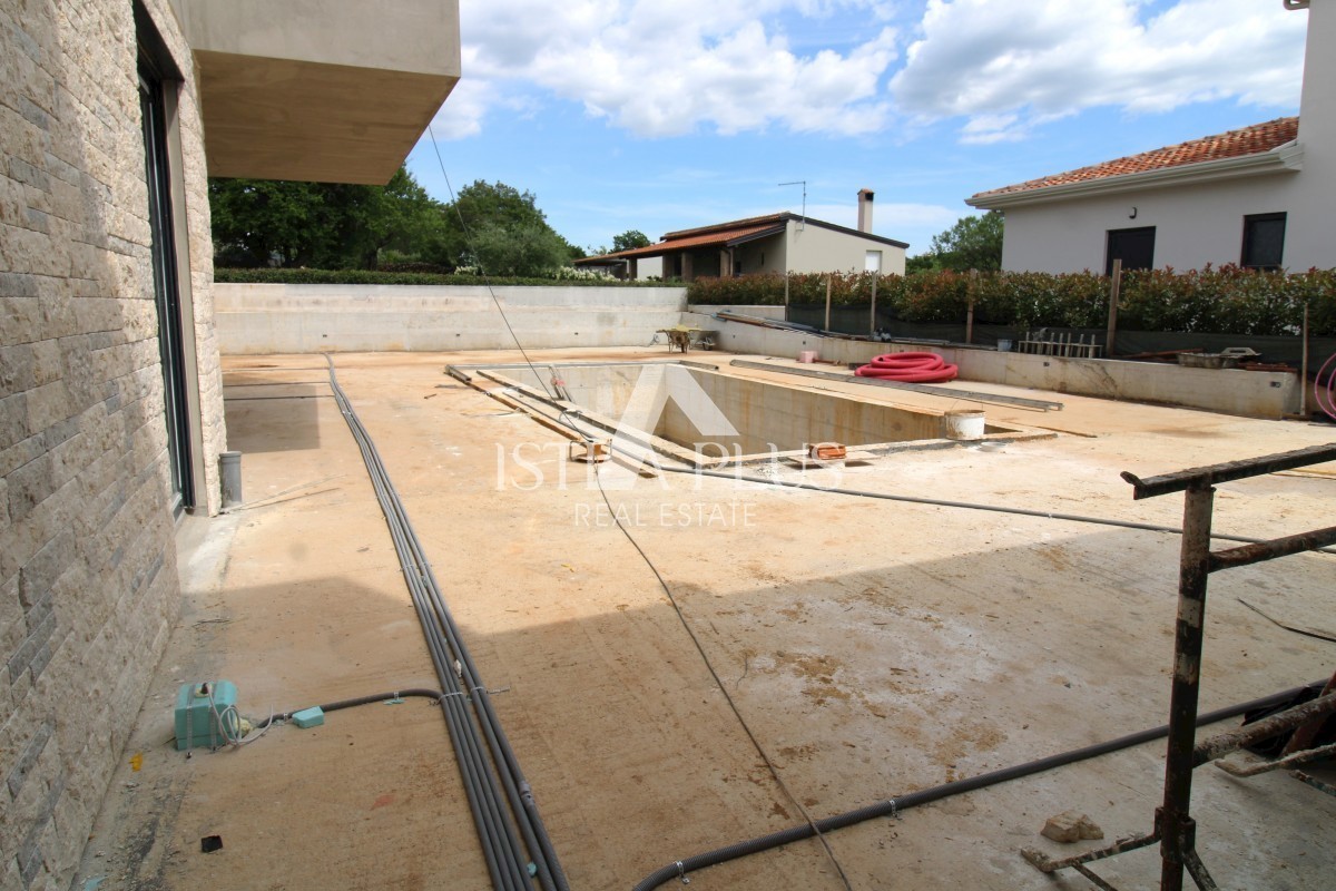 Moderna vila z bazenom - Poreč