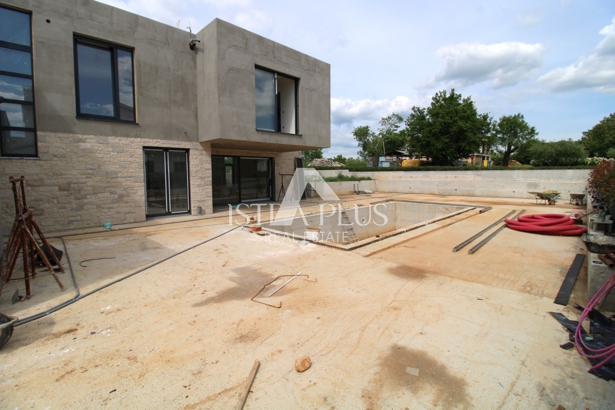 Moderna vila z bazenom - Poreč