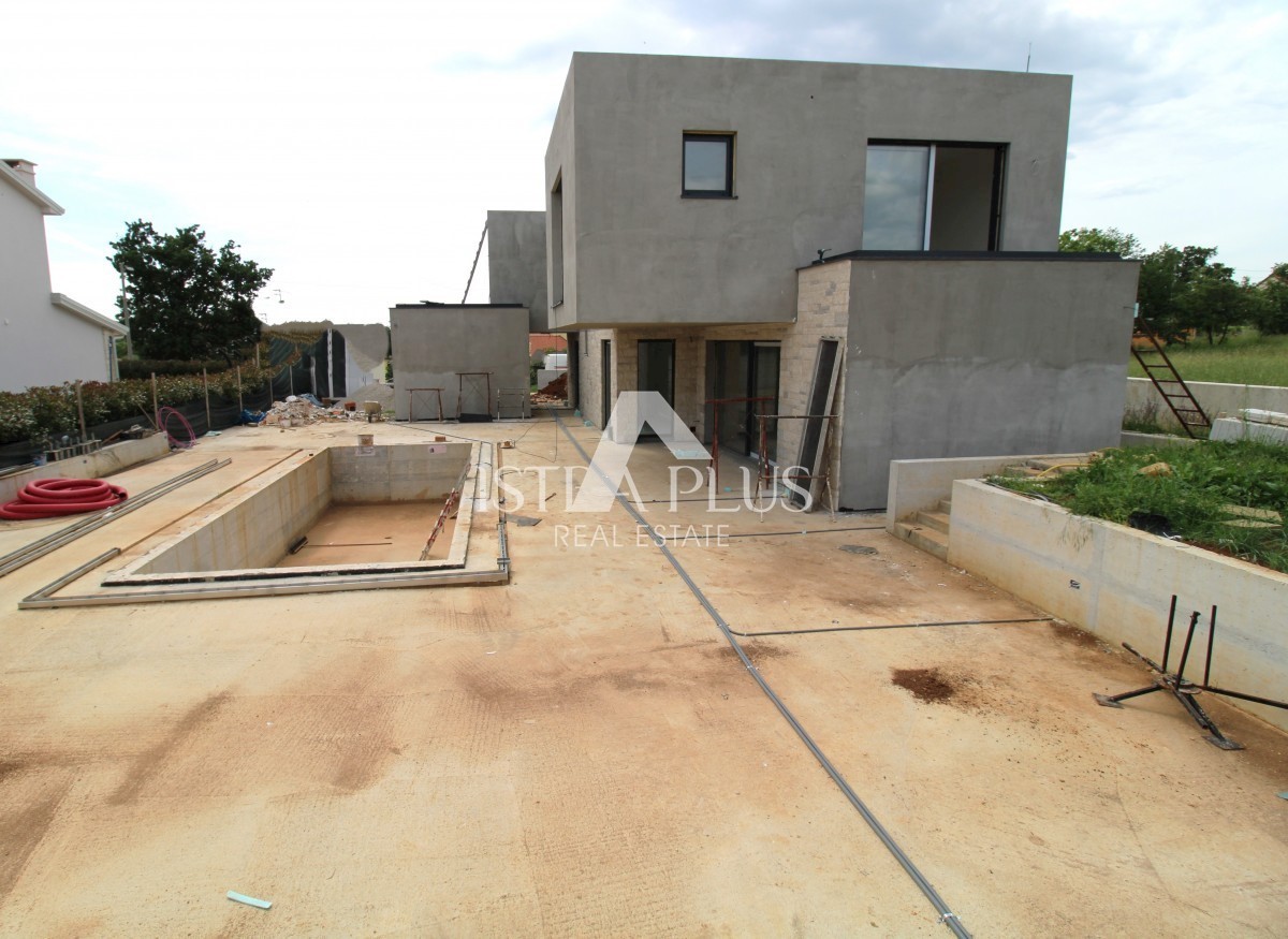 Moderna vila z bazenom - Poreč