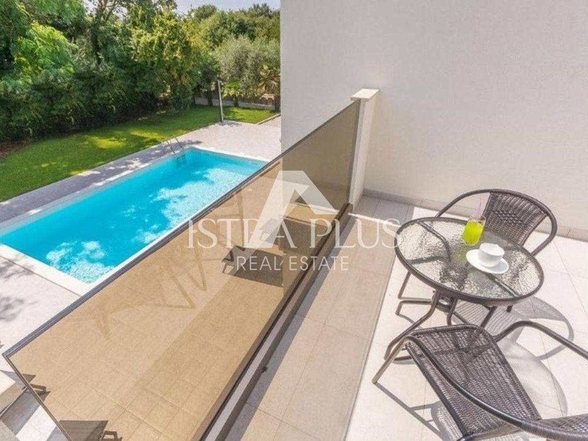 Poreč - Vila z bazenom - 400m od morja