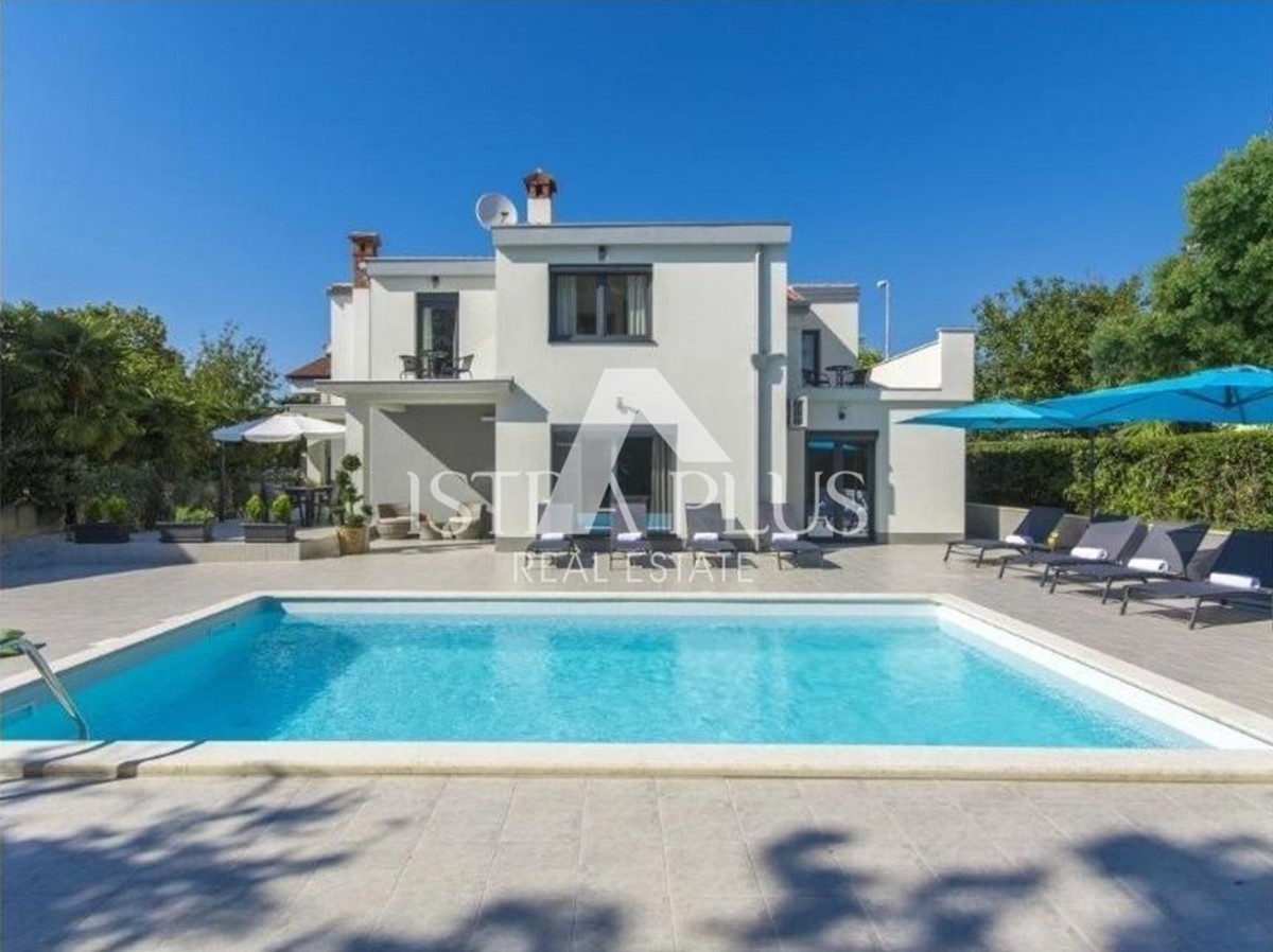 Poreč - Vila z bazenom - 400m od morja