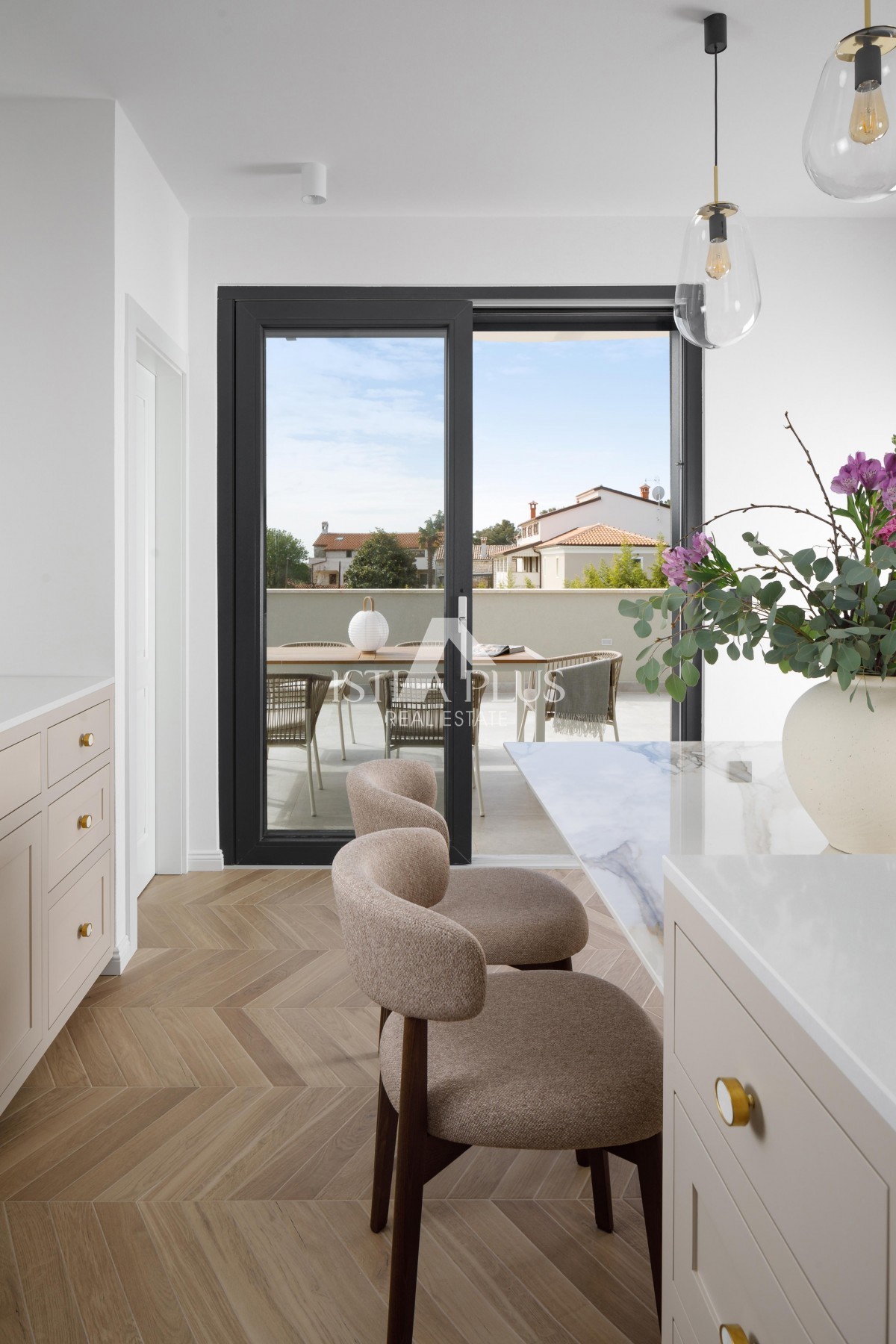 Ekskluziven penthouse v Poreču, nova stavba z moderno dekoracijo