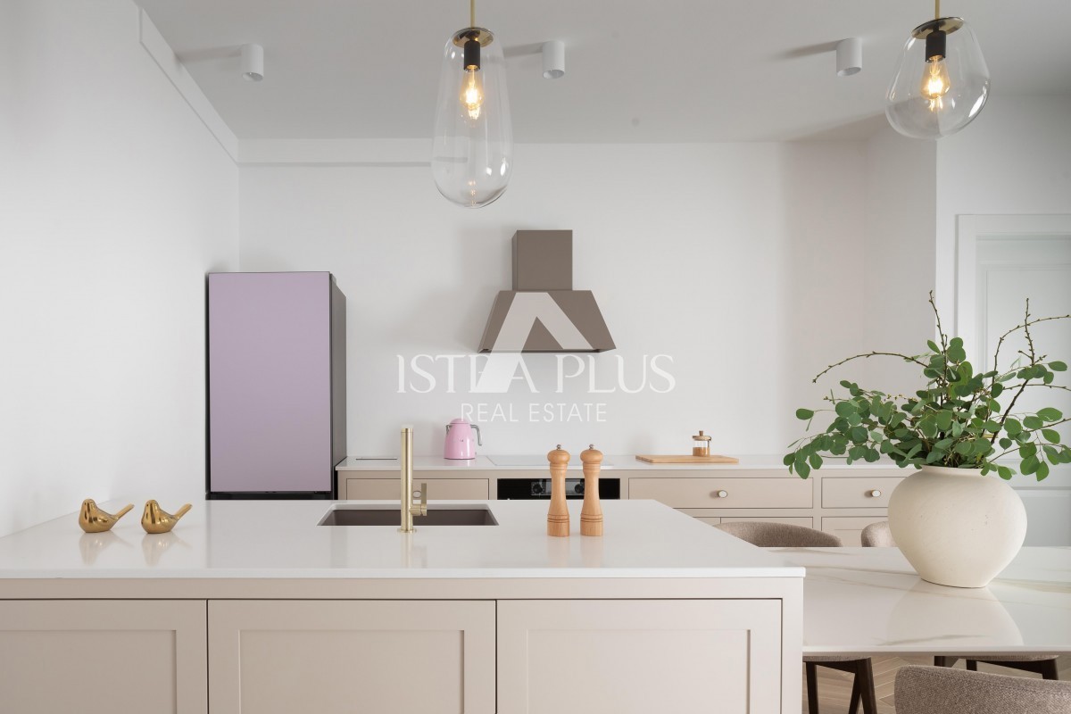 Ekskluziven penthouse v Poreču, nova stavba z moderno dekoracijo
