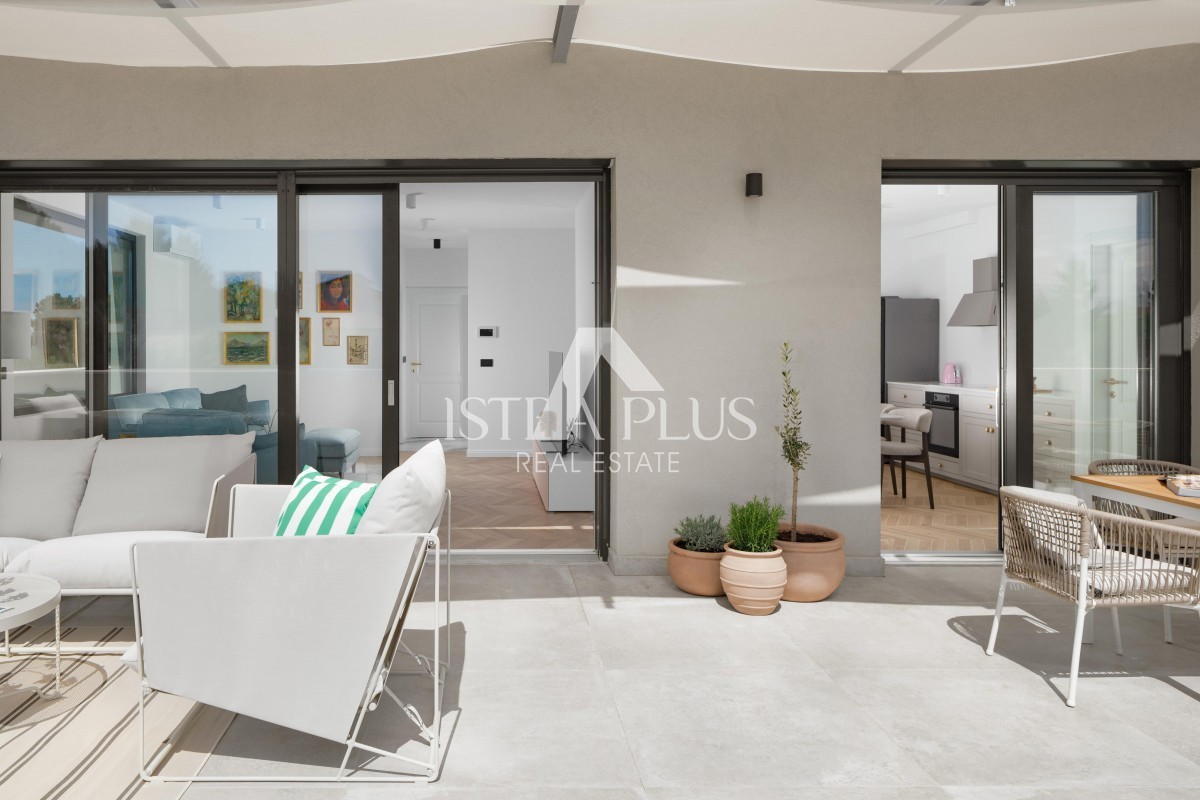 Ekskluziven penthouse v Poreču, nova stavba z moderno dekoracijo
