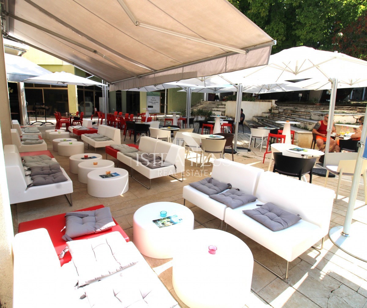 Café - Patisserie - cocktail bar v centru mesta 100 m od morja!!