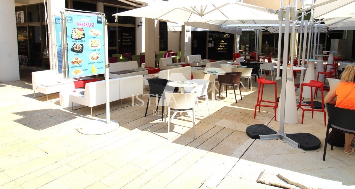 Café - Patisserie - cocktail bar v centru mesta 100 m od morja!!
