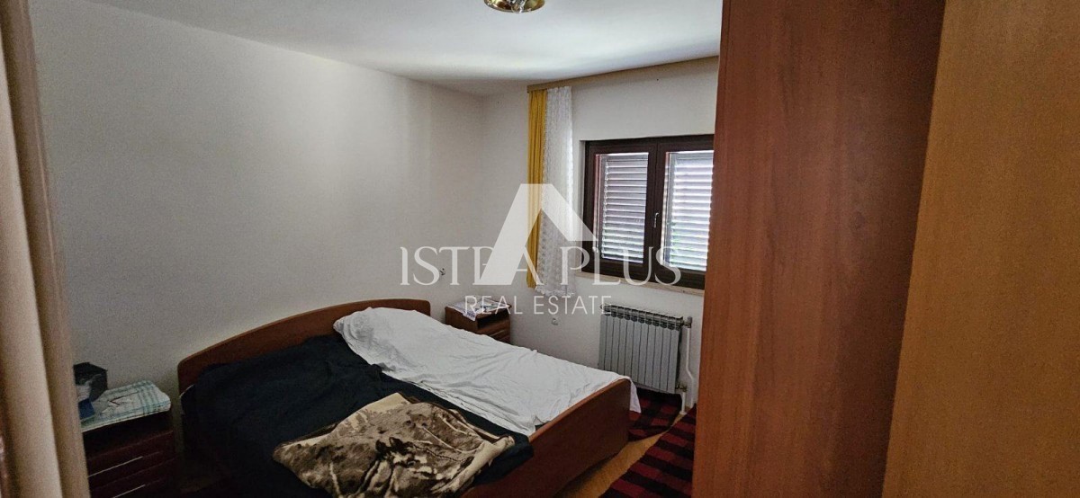 Istra, Poreč blizu centra in morja! Samostojna hiša s 3 apartmaji - prizidek in garaža!