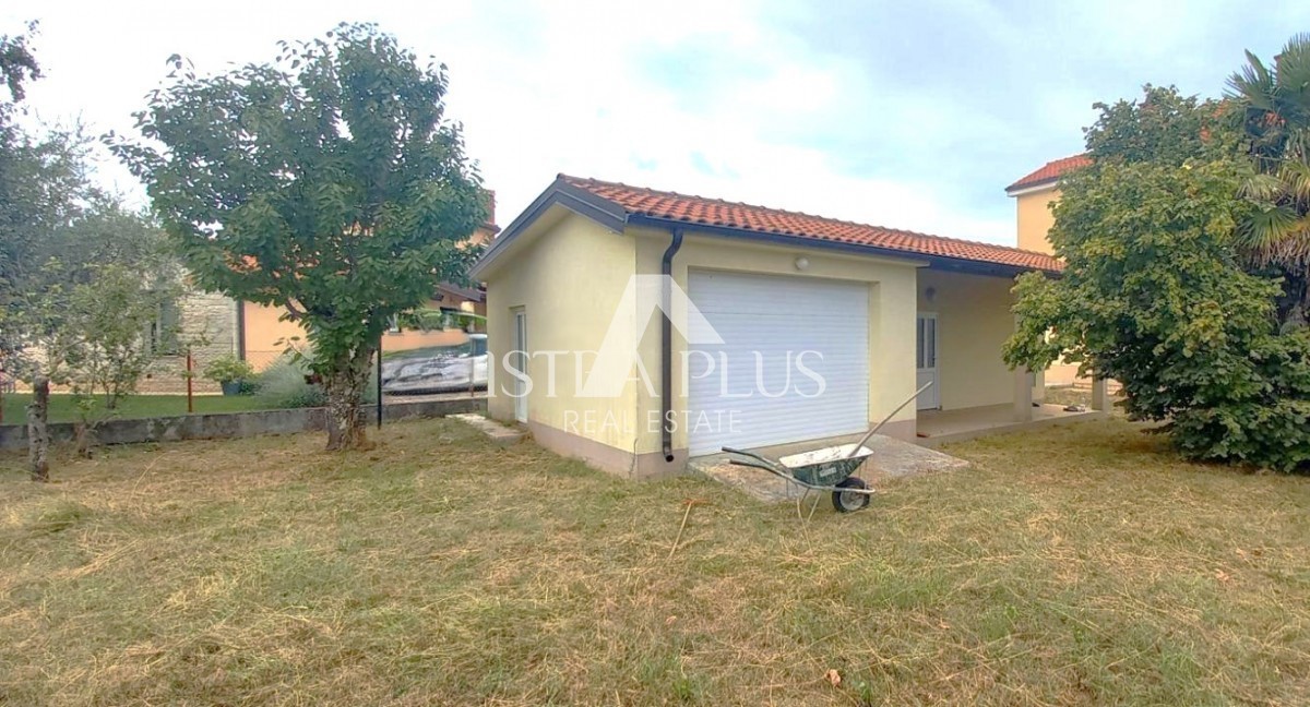 Istra, Poreč blizu centra in morja! Samostojna hiša s 3 apartmaji - prizidek in garaža!