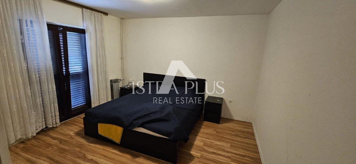 Istra, Poreč blizu centra in morja! Samostojna hiša s 3 apartmaji - prizidek in garaža!