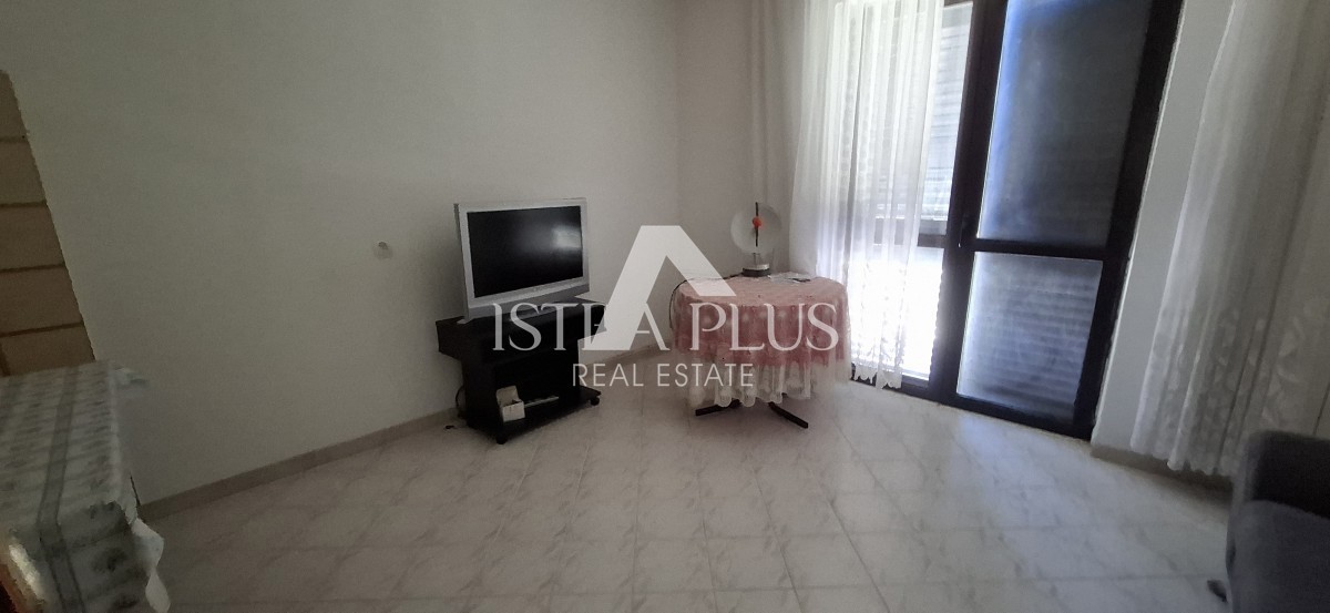 Istra, Poreč blizu centra in morja! Samostojna hiša s 3 apartmaji - prizidek in garaža!