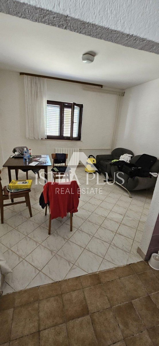 Istra, Poreč blizu centra in morja! Samostojna hiša s 3 apartmaji - prizidek in garaža!