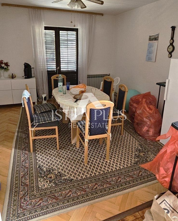 Istra, Poreč blizu centra in morja! Samostojna hiša s 3 apartmaji - prizidek in garaža!