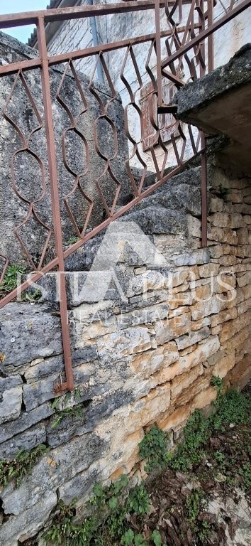 Istra, Oprtalj! Čudovita kamnita starina v dobrem stanju, mirna lokacija, brez prometa in hrupa!!