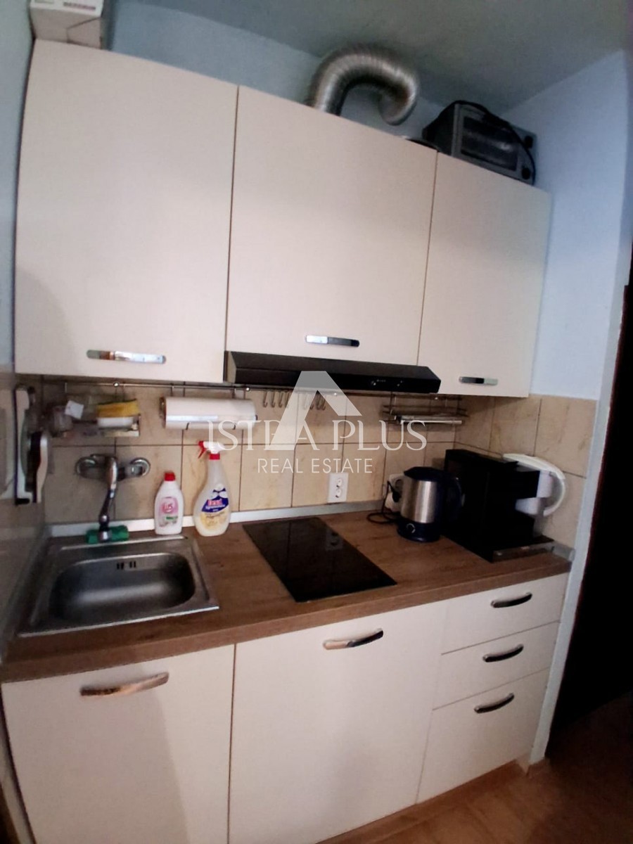 Poreč,Červar-Porat -apartaman 2.kat 100m od mora