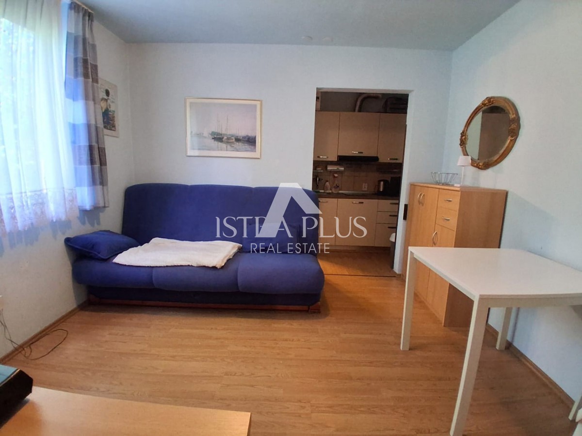 Poreč,Červar-Porat -apartaman 2.kat 100m od mora