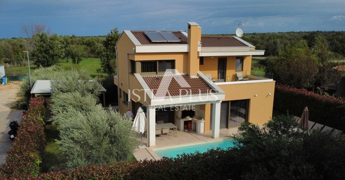 Ekskluzivno za agencijo! Čudovita, moderna vila le 2 km od Poreča in morja
