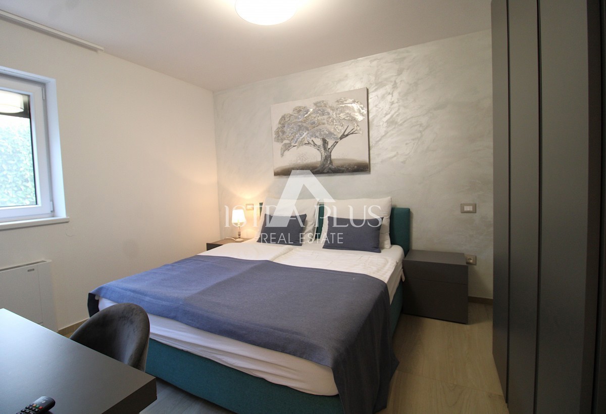 Ekskluzivno za agencijo! Čudovita, moderna vila le 2 km od Poreča in morja