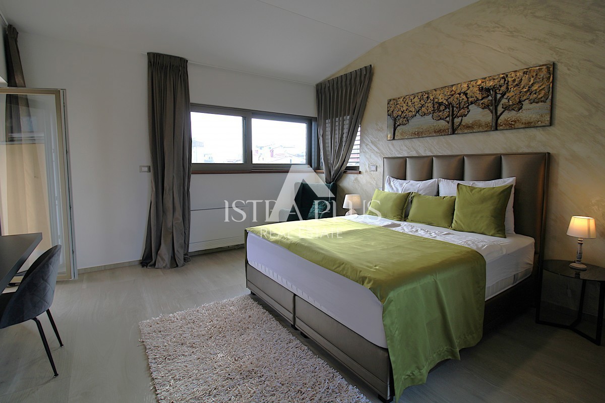 Ekskluzivno za agencijo! Čudovita, moderna vila le 2 km od Poreča in morja