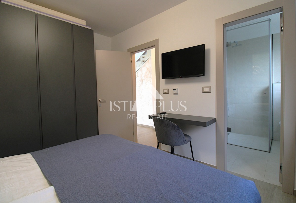 Ekskluzivno za agencijo! Čudovita, moderna vila le 2 km od Poreča in morja