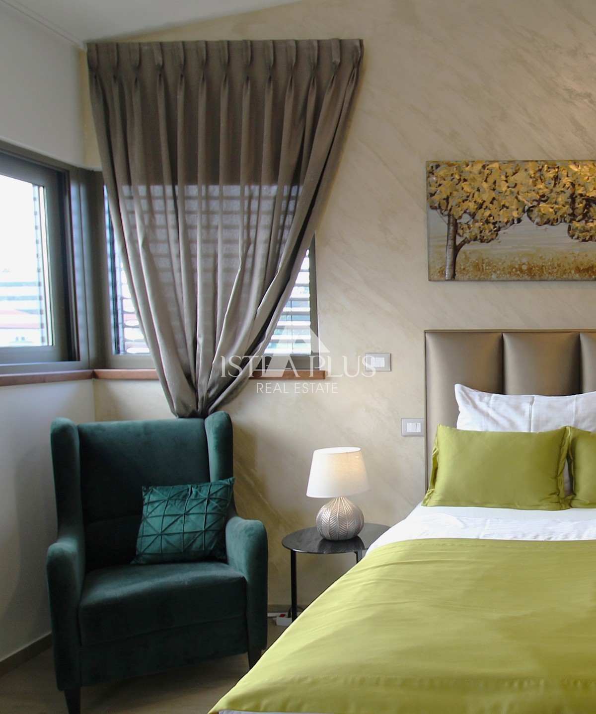 Ekskluzivno za agencijo! Čudovita, moderna vila le 2 km od Poreča in morja