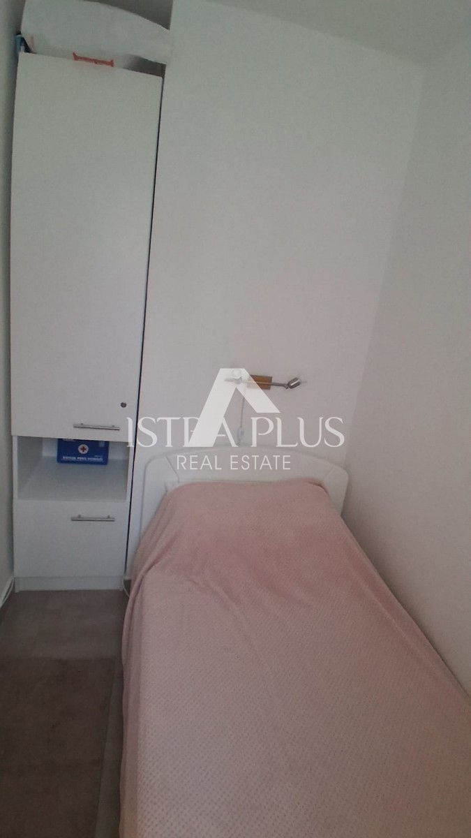 PRILOŽNOST! Červar-Porat, Stanovanje v 1. nadstropju, 150M OD MORJA