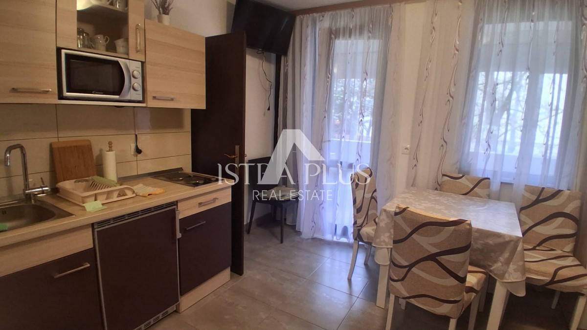 PRILOŽNOST! Červar-Porat, Stanovanje v 1. nadstropju, 150M OD MORJA