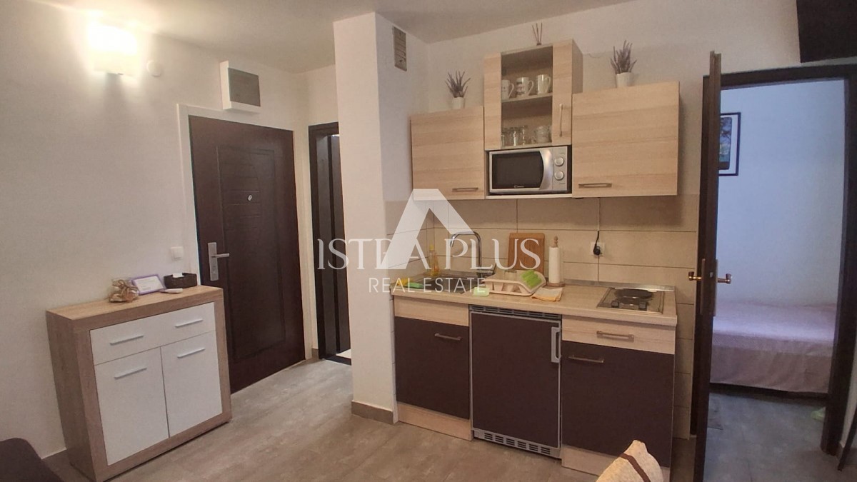 PRILOŽNOST! Červar-Porat, Stanovanje v 1. nadstropju, 150M OD MORJA