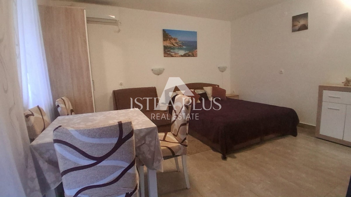 PRILOŽNOST! Červar-Porat, Stanovanje v 1. nadstropju, 150M OD MORJA