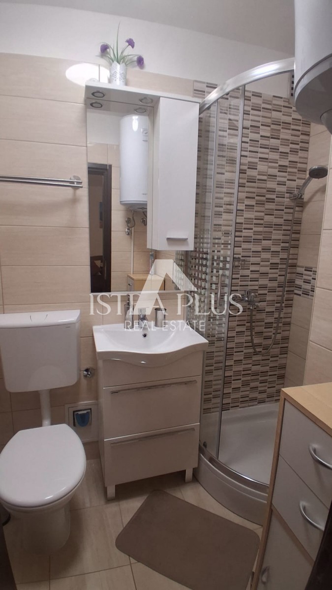 PRILOŽNOST! Červar-Porat, Stanovanje v 1. nadstropju, 150M OD MORJA