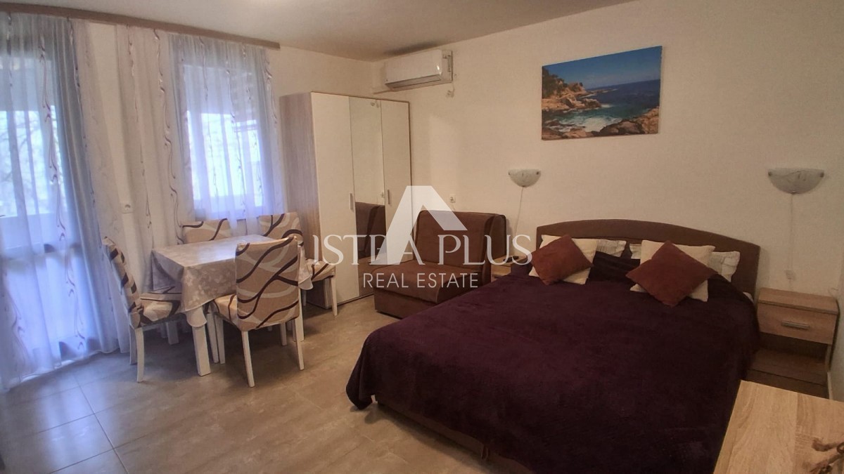 PRILOŽNOST! Červar-Porat, Stanovanje v 1. nadstropju, 150M OD MORJA