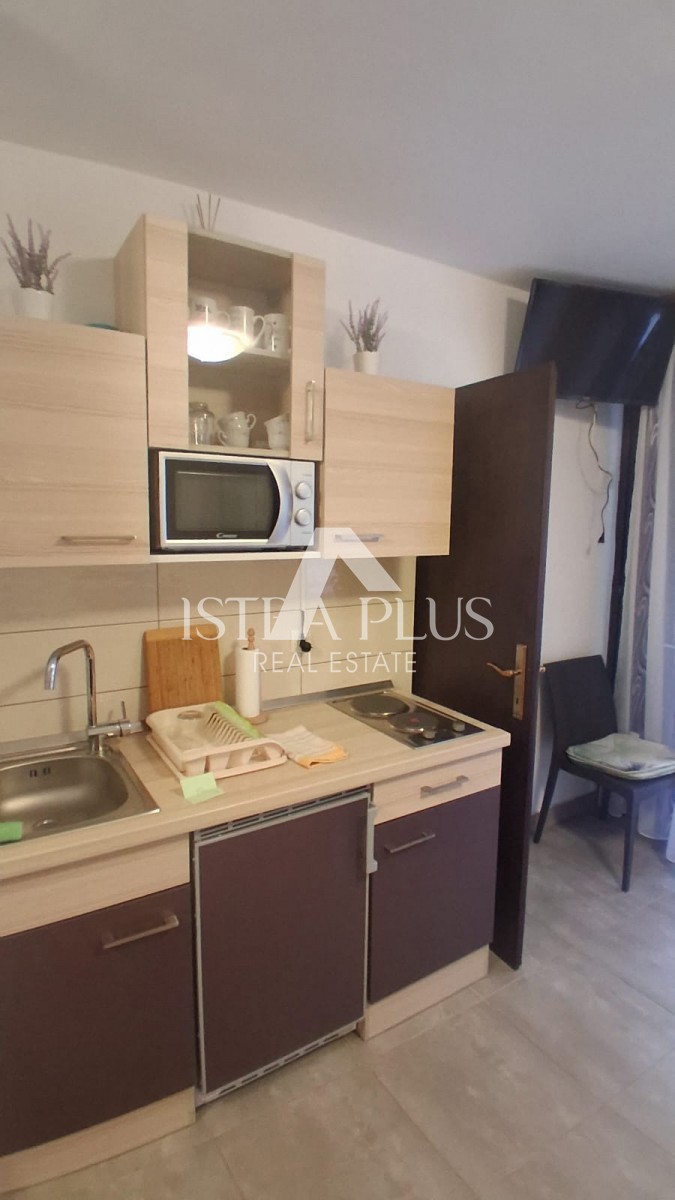 PRILOŽNOST! Červar-Porat, Stanovanje v 1. nadstropju, 150M OD MORJA