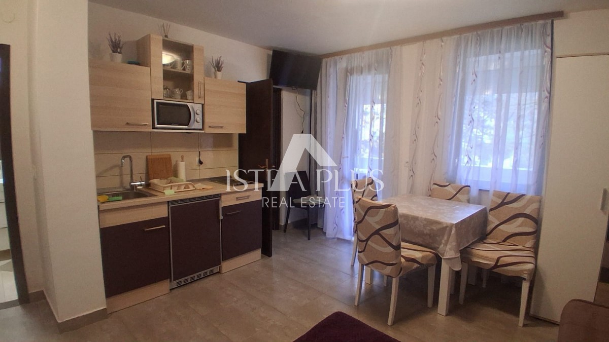 PRILOŽNOST! Červar-Porat, Stanovanje v 1. nadstropju, 150M OD MORJA