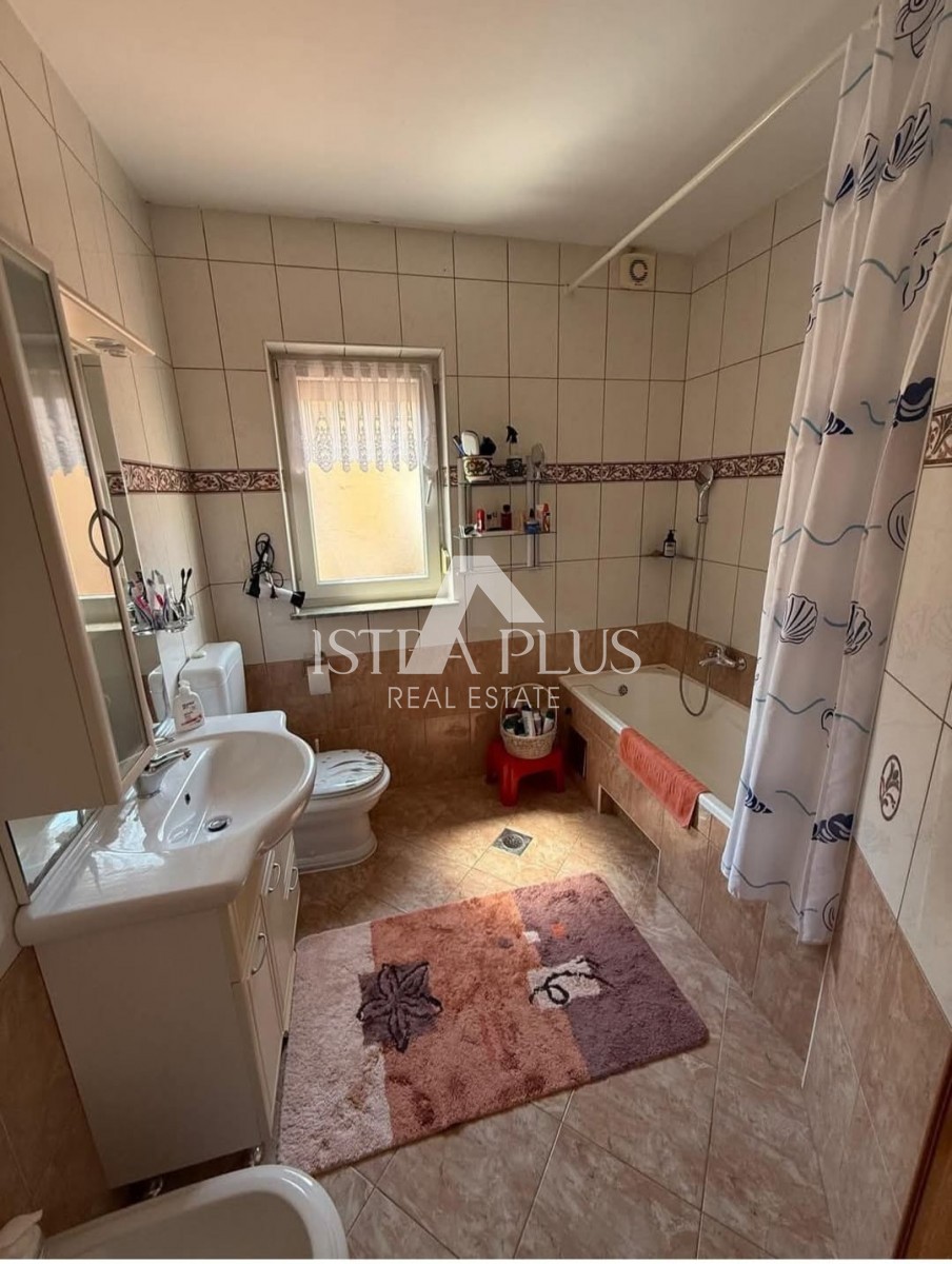 Istra, Poreč 2km - Obnovljena družinska hiša v mirnem okolju, blizu morja