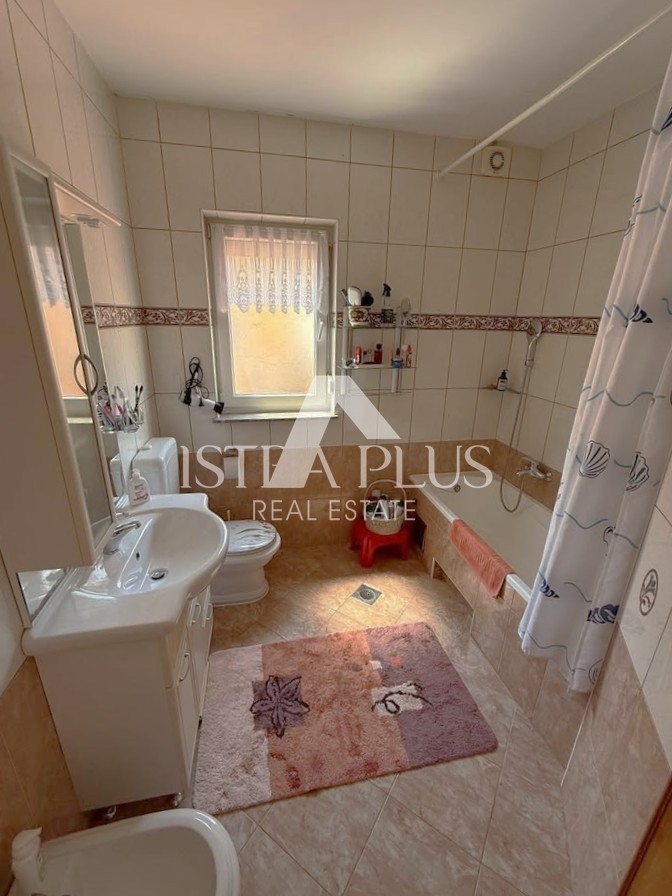 Istra, Poreč 2km - Obnovljena družinska hiša v mirnem okolju, blizu morja