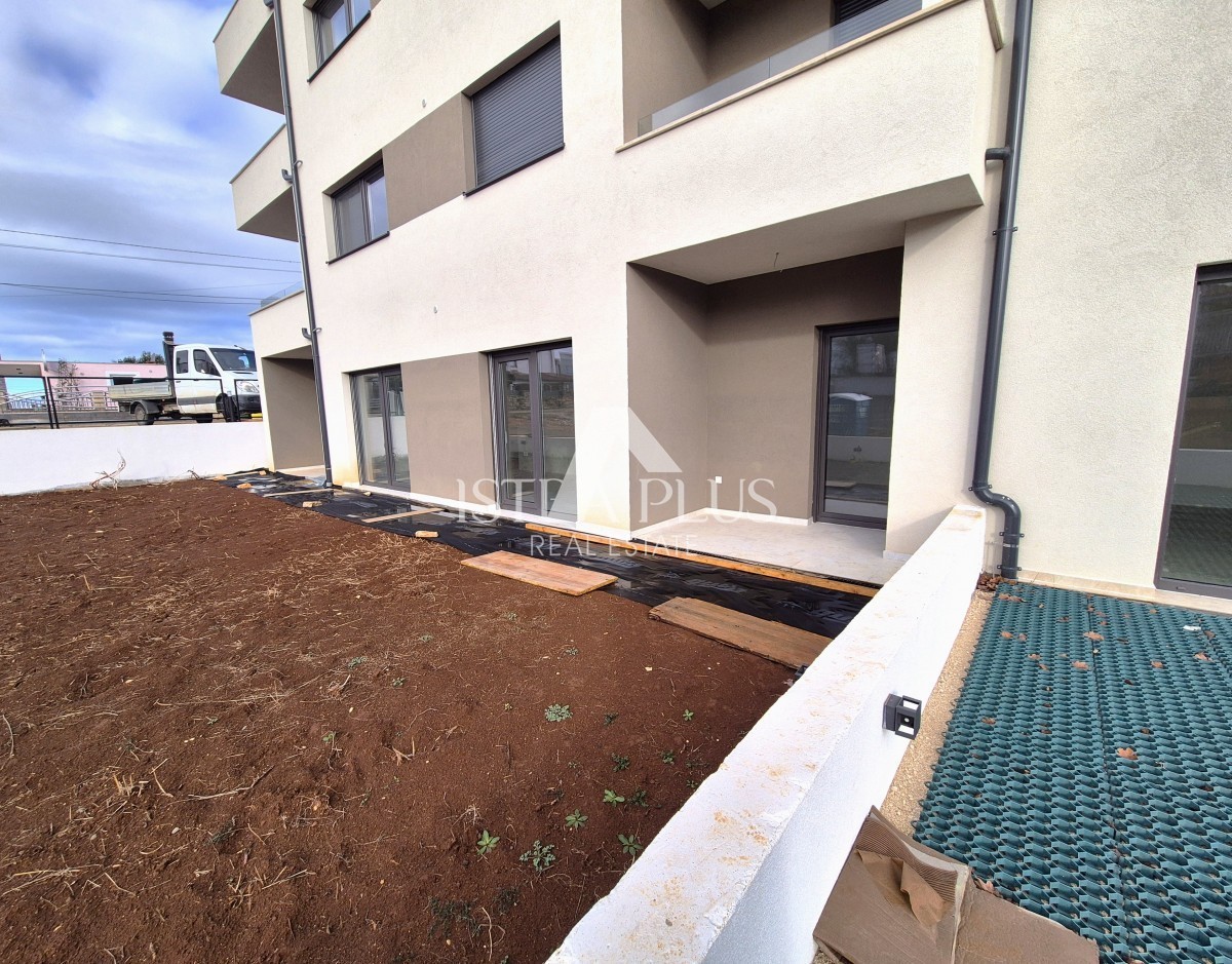 Istra, Poreč okolica 2km od mora - Stanovanje v prizemlju 88m2 z dvoriščem -NOVOGRADNJA