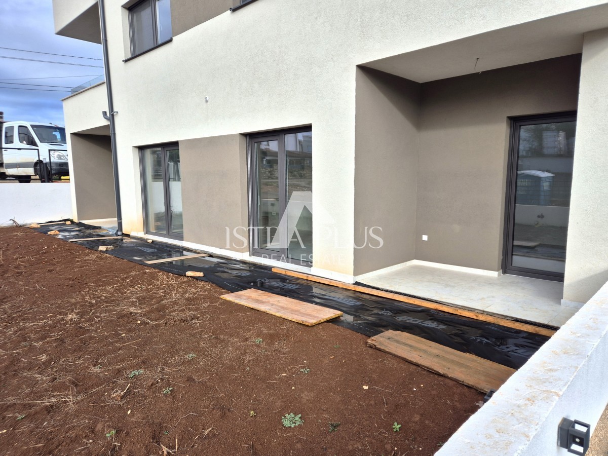 Istra, Poreč okolica 2km od mora - Stanovanje v prizemlju 88m2 z dvoriščem -NOVOGRADNJA