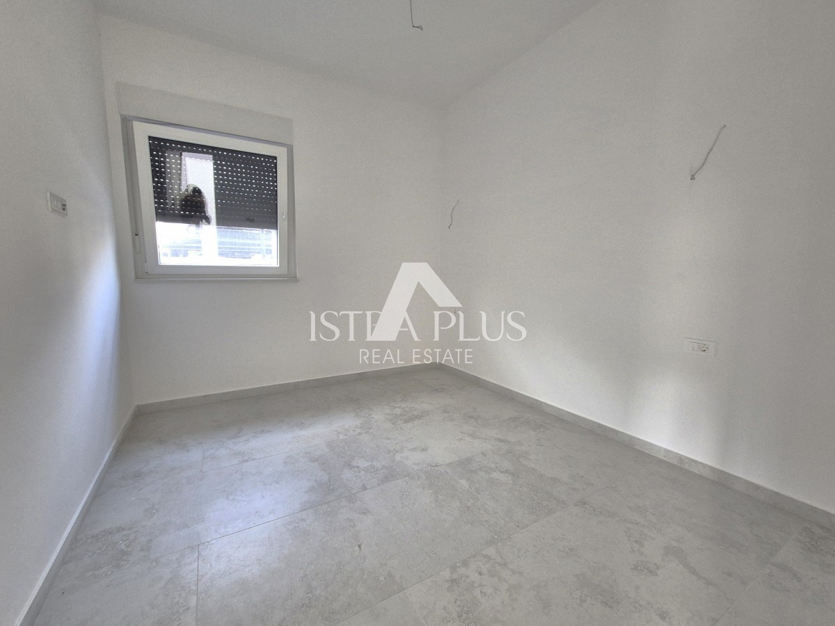 Istra, Poreč okolica 2km od mora - Stanovanje v prizemlju 88m2 z dvoriščem -NOVOGRADNJA